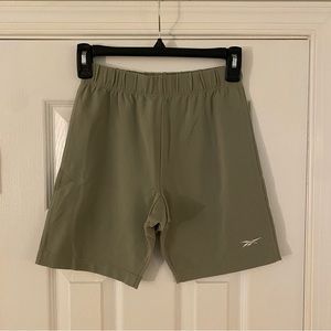 Reebok Vintage Womens Hydro Move Tight Athletic Shorts Large Sage Green Form Fit